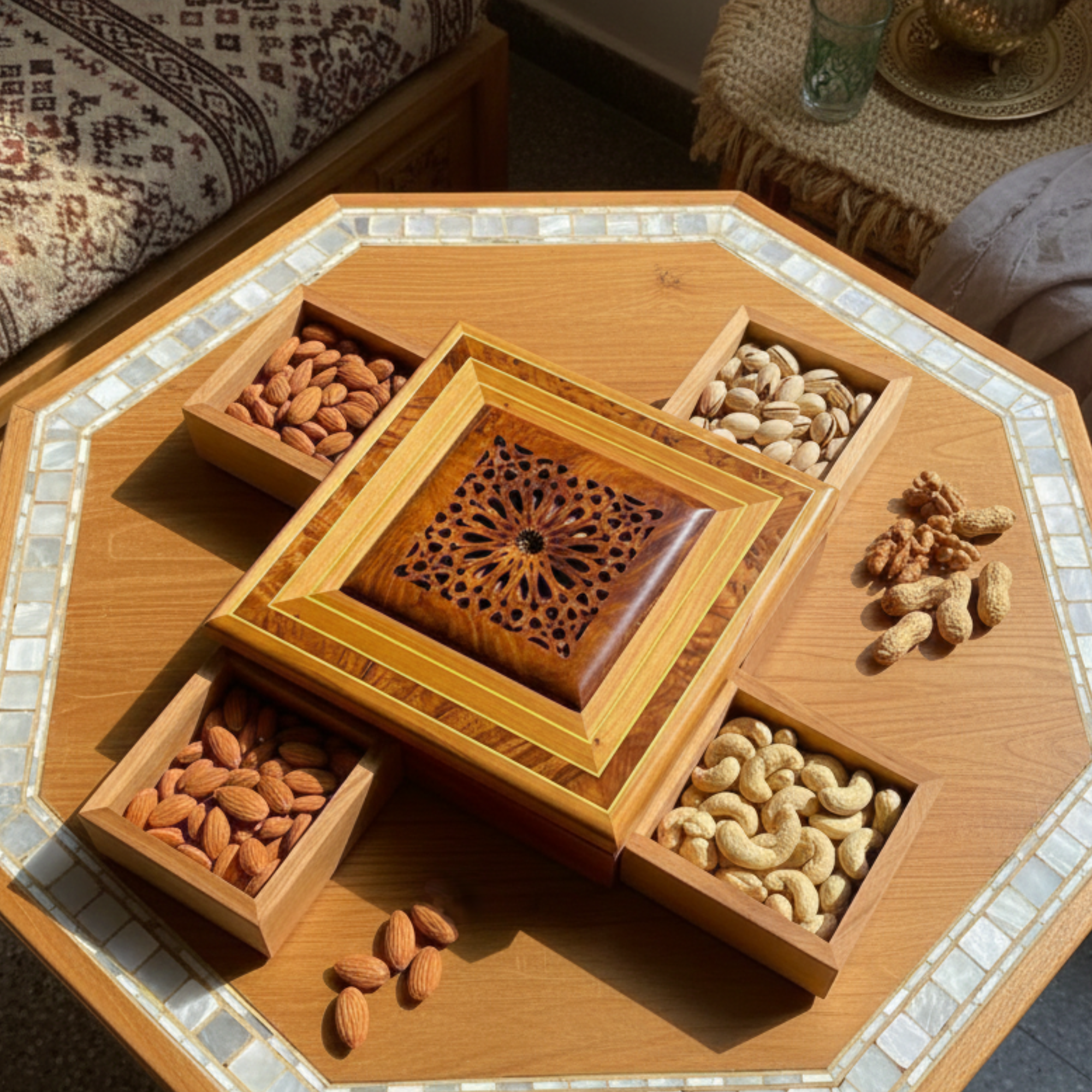 علبة الضيافة الفاخرة من خشب العرعار المغربي الأصيل – صناعة يدوية راقية