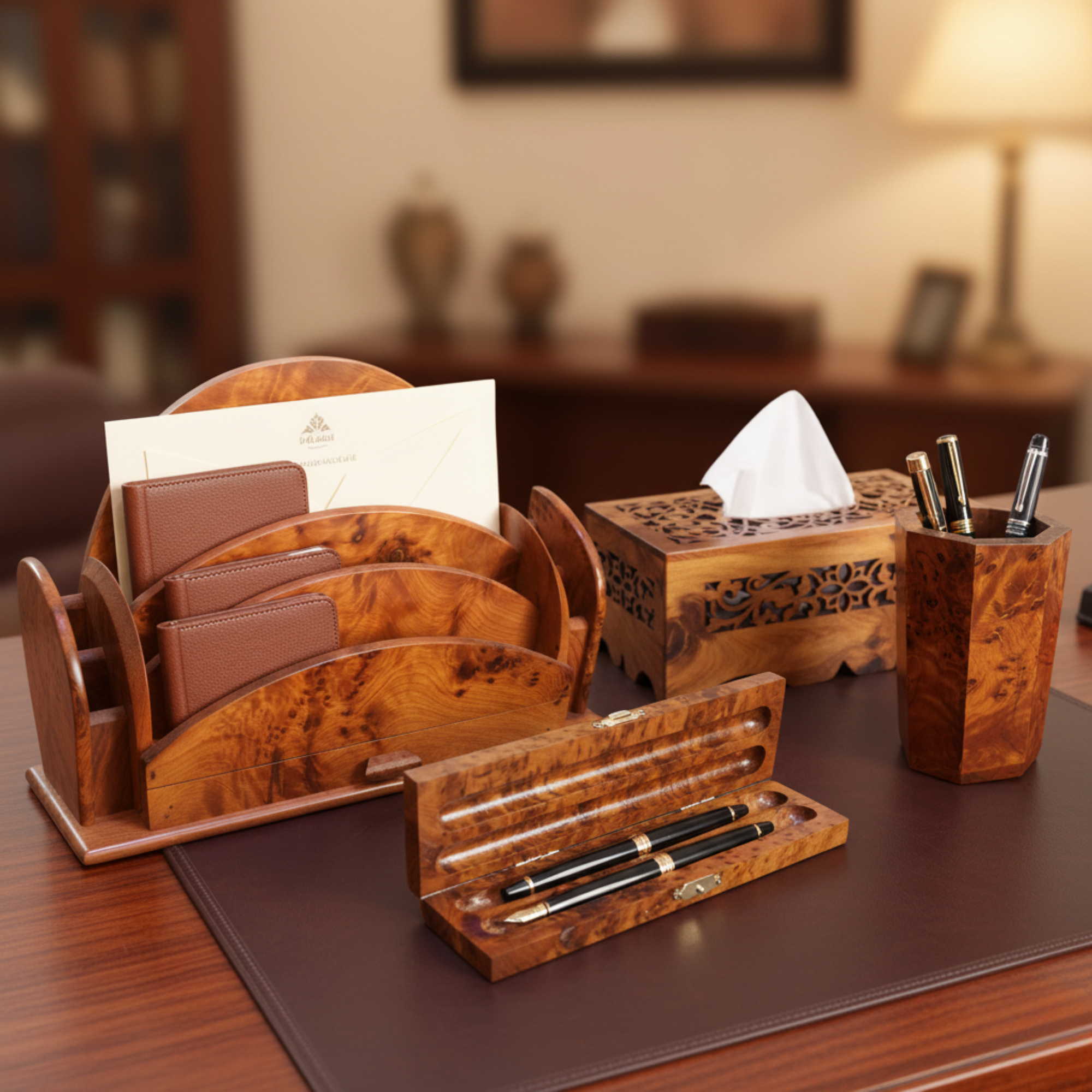 طقم مكتب تنفيذي فاخر من خشب العرعار – تحفة فنية تعكس الهيبة والتميز