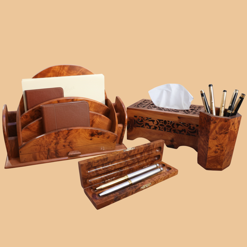 طقم مكتب تنفيذي فاخر من خشب العرعار – تحفة فنية تعكس الهيبة والتميز
